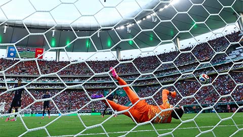 Sai lầm của Muslera và cái giá quá đắt cho Uruguay